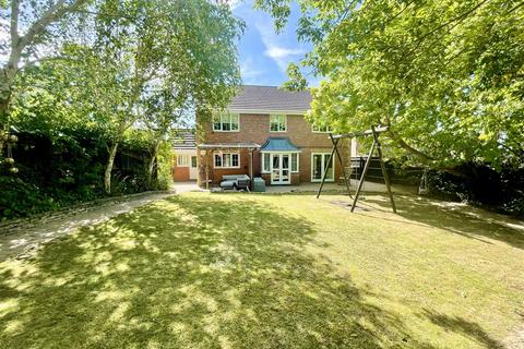 8 Stanley Close, Wanborough, Swindon, SN4 0EF