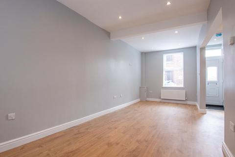 2 bedroom terraced house to rent, Amber Street, York, YO31 8NG