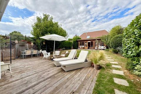 3 bedroom bungalow for sale, Hadleigh SS7