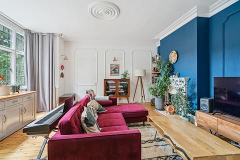 3 bedroom apartment for sale, Royston Grove, Hatch End, Pinner HA5