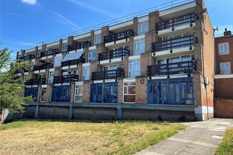 1 bedroom flat for sale, The Mound, London, SE9