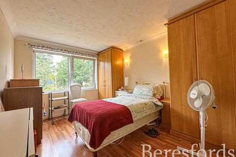 2 bedroom apartment for sale, Fentiman Way, Hornchurch, RM11