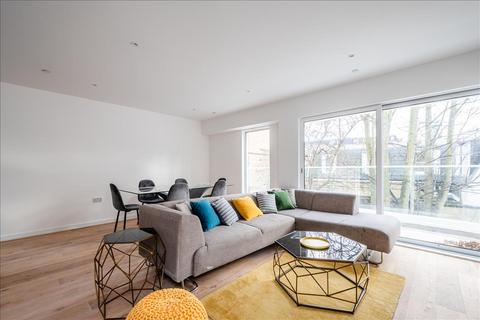 3 bedroom apartment to rent, Powell Road, Lower Clapton, E5