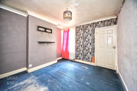 72 Ashton Road, Luton, LU1 3QG