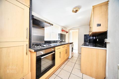 72 Ashton Road, Luton, LU1 3QG
