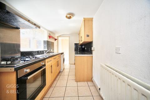 72 Ashton Road, Luton, LU1 3QG