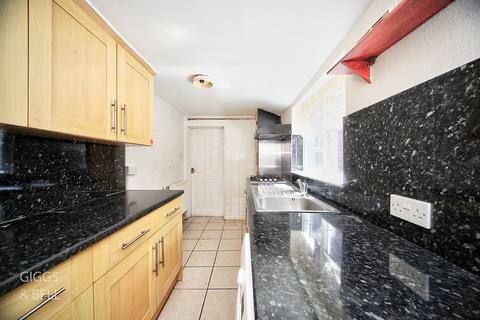 72 Ashton Road, Luton, LU1 3QG