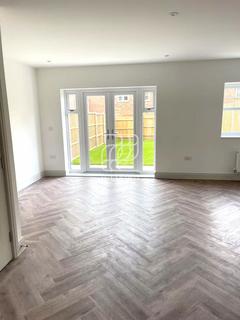 3 bedroom semi-detached house to rent, Fleet, GU51