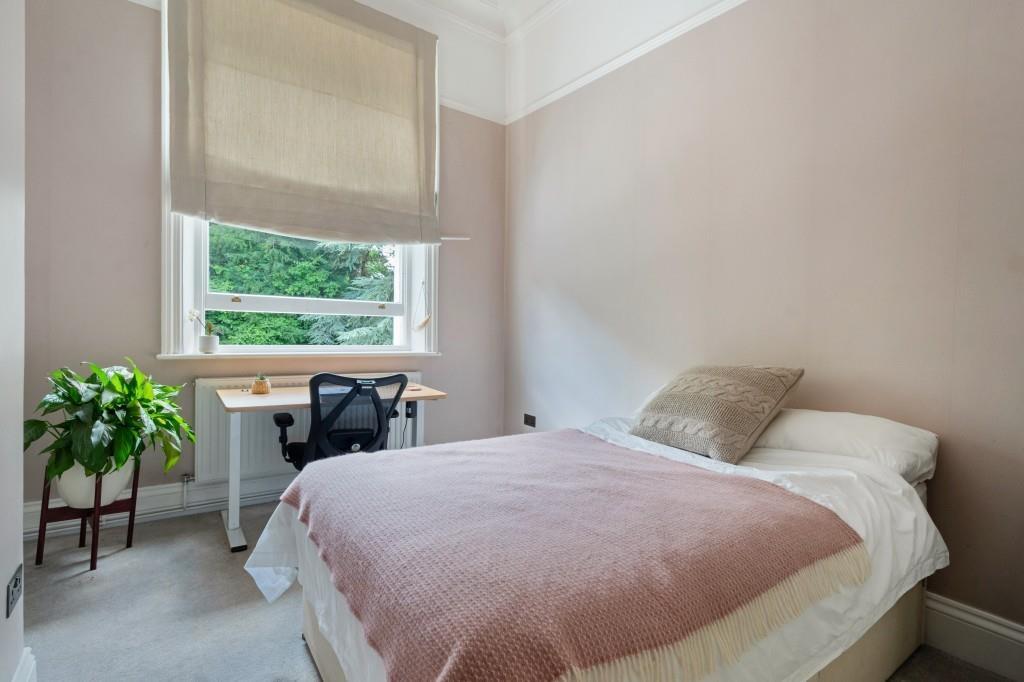 75862 Flat 5, Pixham Firs, Pixham Lane  (21).jpg