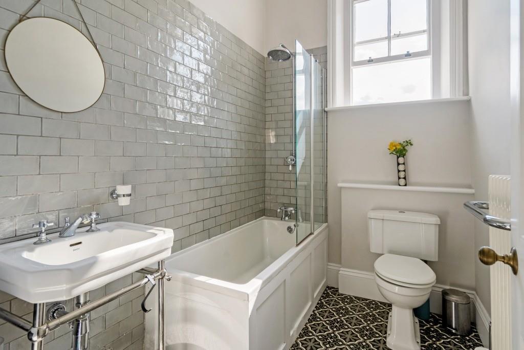75862 Flat 5, Pixham Firs, Pixham Lane  (24).jpg