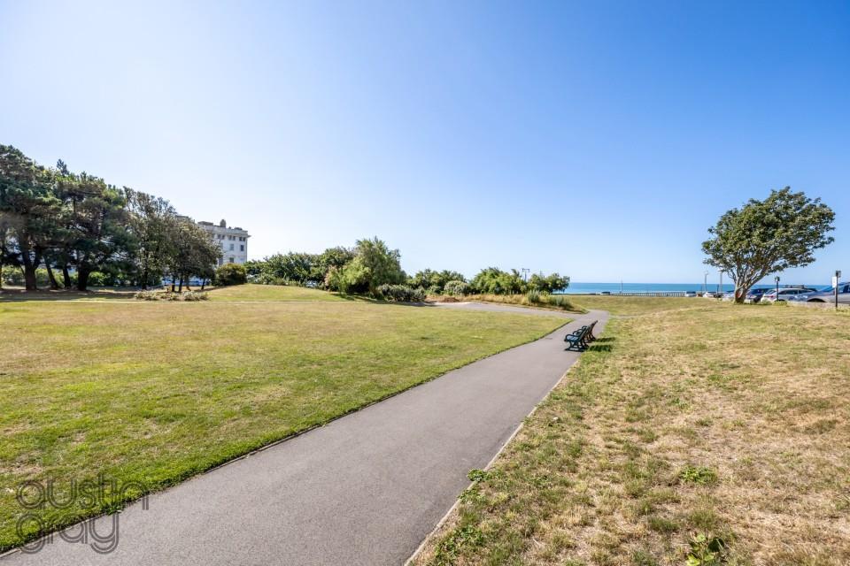 Adelaide Crescent, 29 B-018 (Custom).jpg