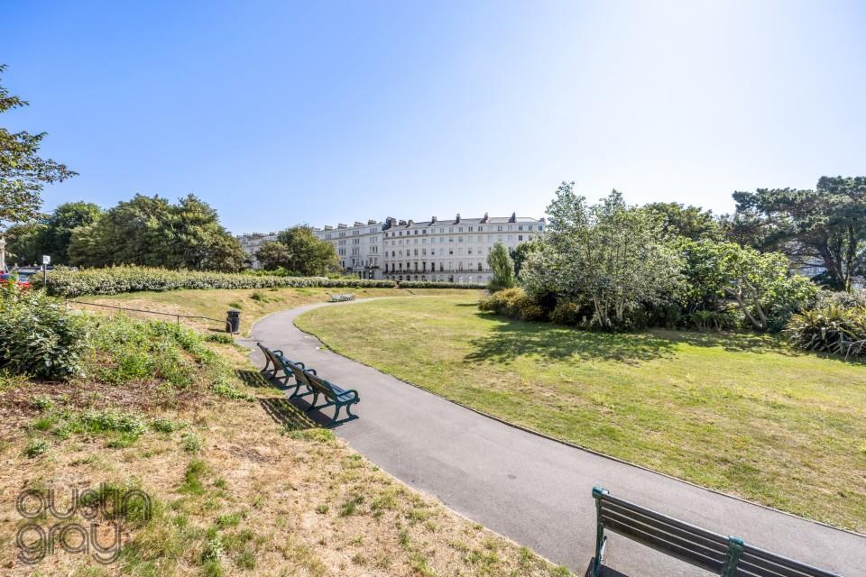 Adelaide Crescent, 29 B-019 (Custom).jpg