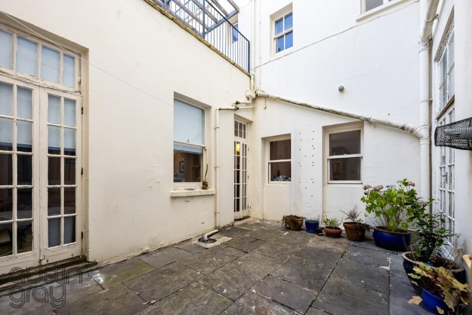 Adelaide Crescent, 29 B-011 (Custom).jpg