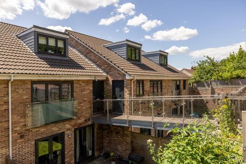 3 bedroom flat for sale, Crews Hole Road, Crews Hole