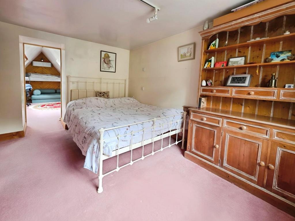 Bedroom (1).jpg