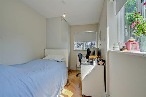2 bedroom apartment for sale, Gainsborough Road, London