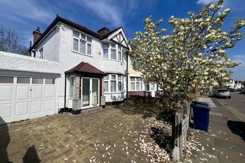 3 bedroom semi-detached house to rent, Fairfield Crescent, Edgware HA8