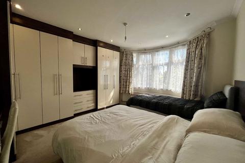 3 bedroom semi-detached house to rent, Fairfield Crescent, Edgware HA8
