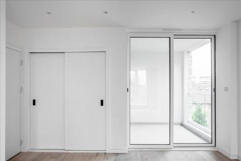 Studio to rent, Powell Road, Lower Clapton, E5