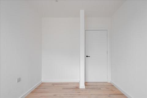 Studio to rent, Powell Road, Lower Clapton, E5