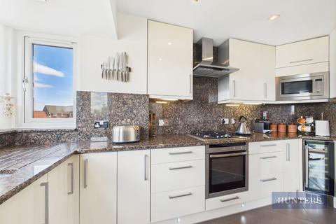 2 bedroom flat for sale, Pacific Close, Ocean Village, SO14