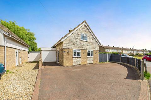 3 bedroom chalet for sale, Finderne Drive, Wymondham, Norwich