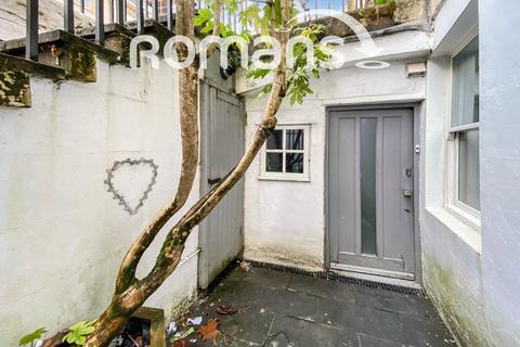 2 bedroom flat to rent, Alfred Street, Bath, BA1