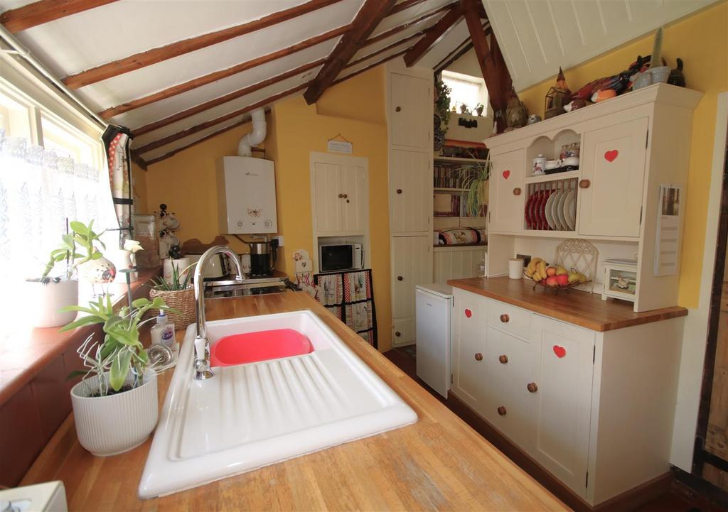 Kitchen a.JPG