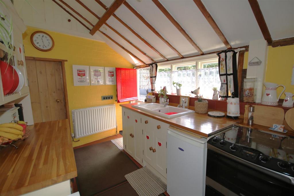 Kitchen c.JPG