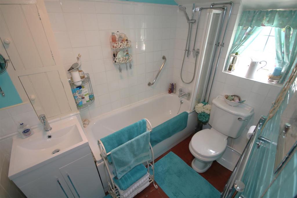 Family Bathroom.JPG