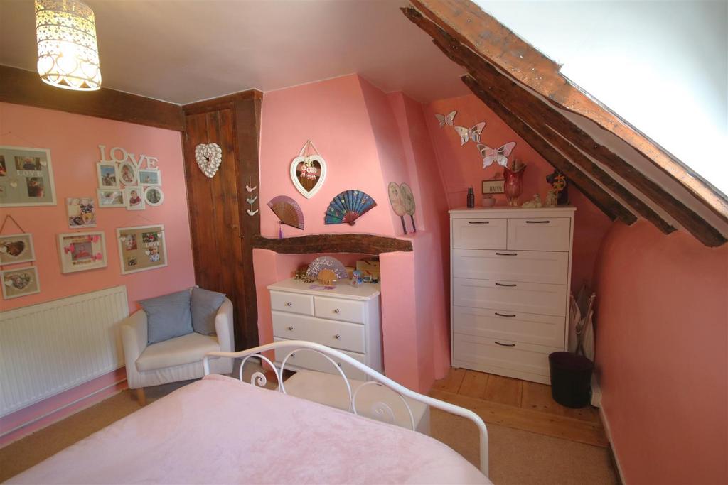 Bedroom 1b.JPG