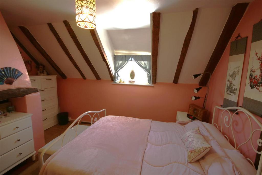 Bedroom 1c.JPG