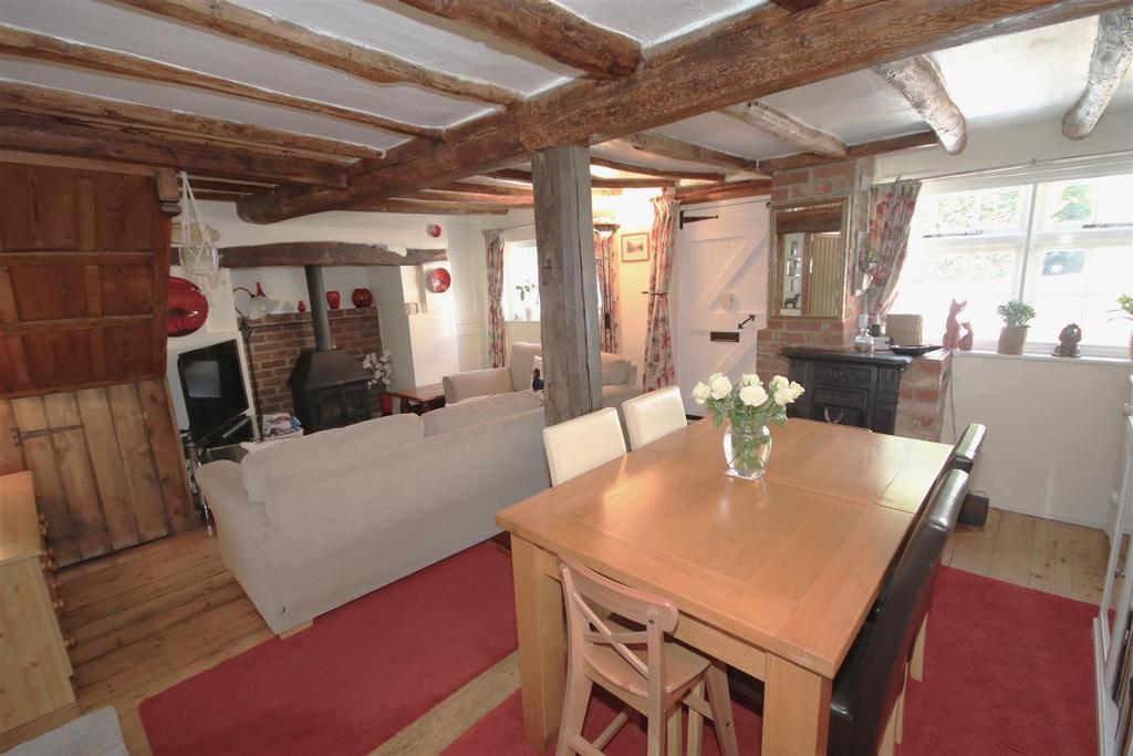 Living Area b.JPG
