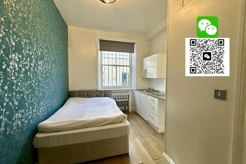 Studio to rent, Castletown Road, London W14