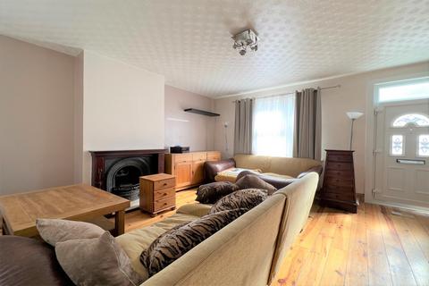 3 bedroom terraced house to rent, Bargehouse Road, E16