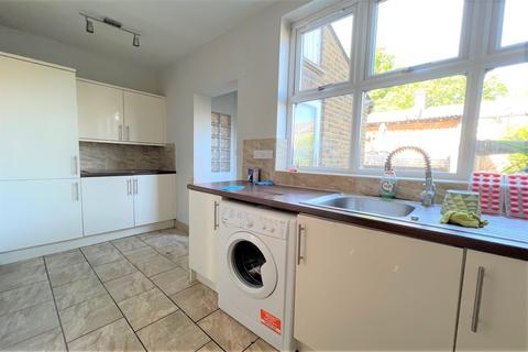 3 bedroom terraced house to rent, Bargehouse Road, E16