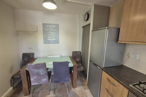 2 bedroom flat to rent, Ayerst Court, Beaumont Road, London, E10