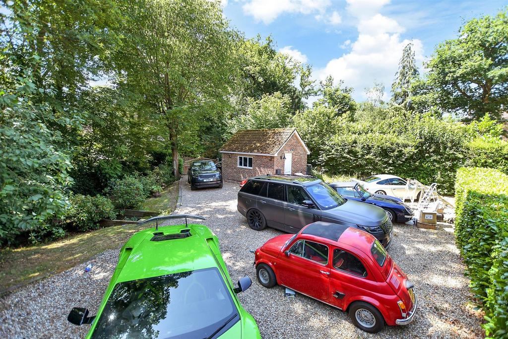 Driveway/Parking