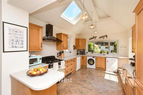undefined, Egmont Way, Tadworth KT20
