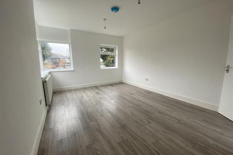 2 bedroom apartment to rent, Morley Crescent East, Stanmore
