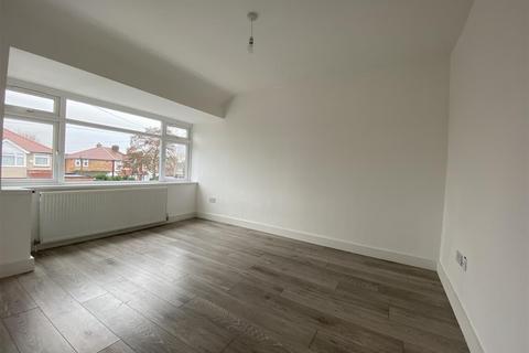 2 bedroom apartment to rent, Morley Crescent East, Stanmore