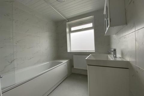 2 bedroom apartment to rent, Morley Crescent East, Stanmore