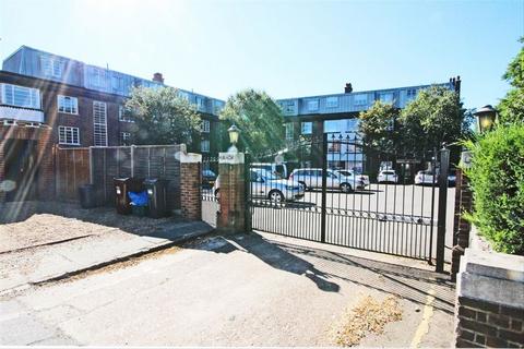 1 bedroom flat to rent, Manor Court, London W3