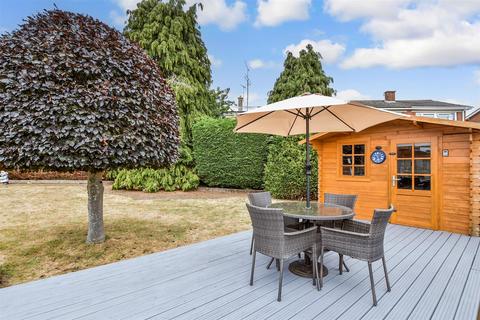 12 Aveling Close, Hoo, Rochester, ME3 9BZ