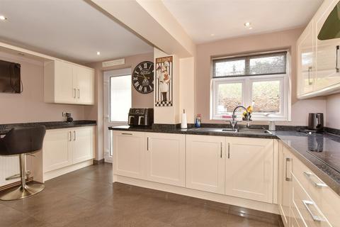 12 Aveling Close, Hoo, Rochester, ME3 9BZ
