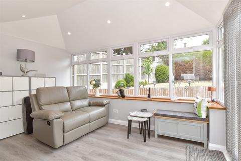 12 Aveling Close, Hoo, Rochester, ME3 9BZ