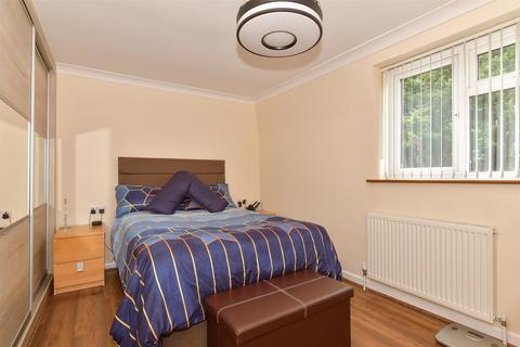 12 Aveling Close, Hoo, Rochester, ME3 9BZ