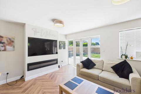 2 bedroom maisonette for sale, Brentwood Court, Addlestone, Surrey, KT15