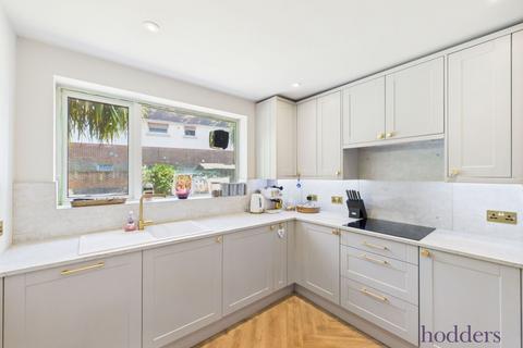 2 bedroom maisonette for sale, Brentwood Court, Addlestone, Surrey, KT15