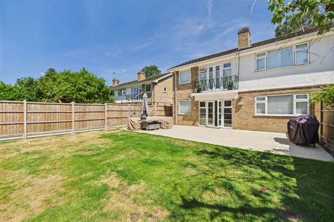 2 bedroom maisonette for sale, Brentwood Court, Addlestone, Surrey, KT15